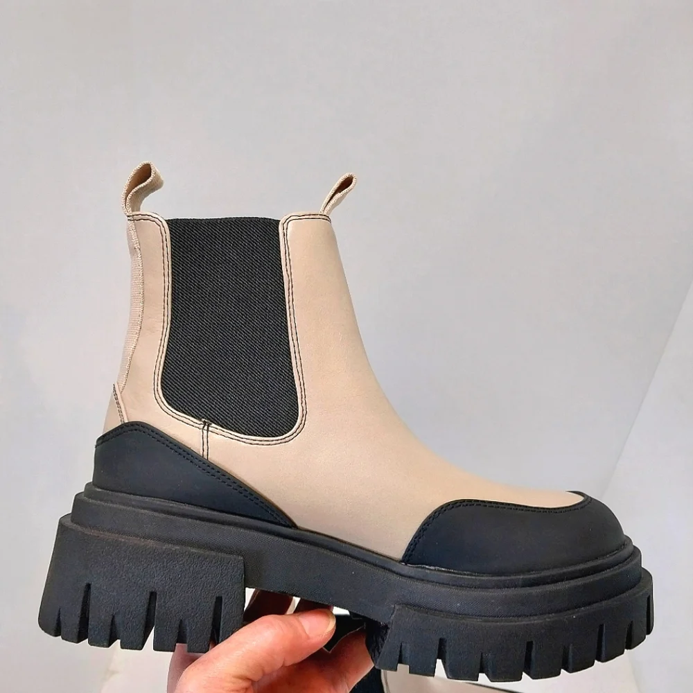 Steve Madden Nicki Chelsea Platform‎ Boots, NEW, Size 6M